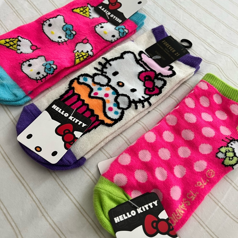 Hello Kitty Socks - Picture 3 of 5